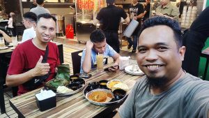 pak arnold dan ibu lanora